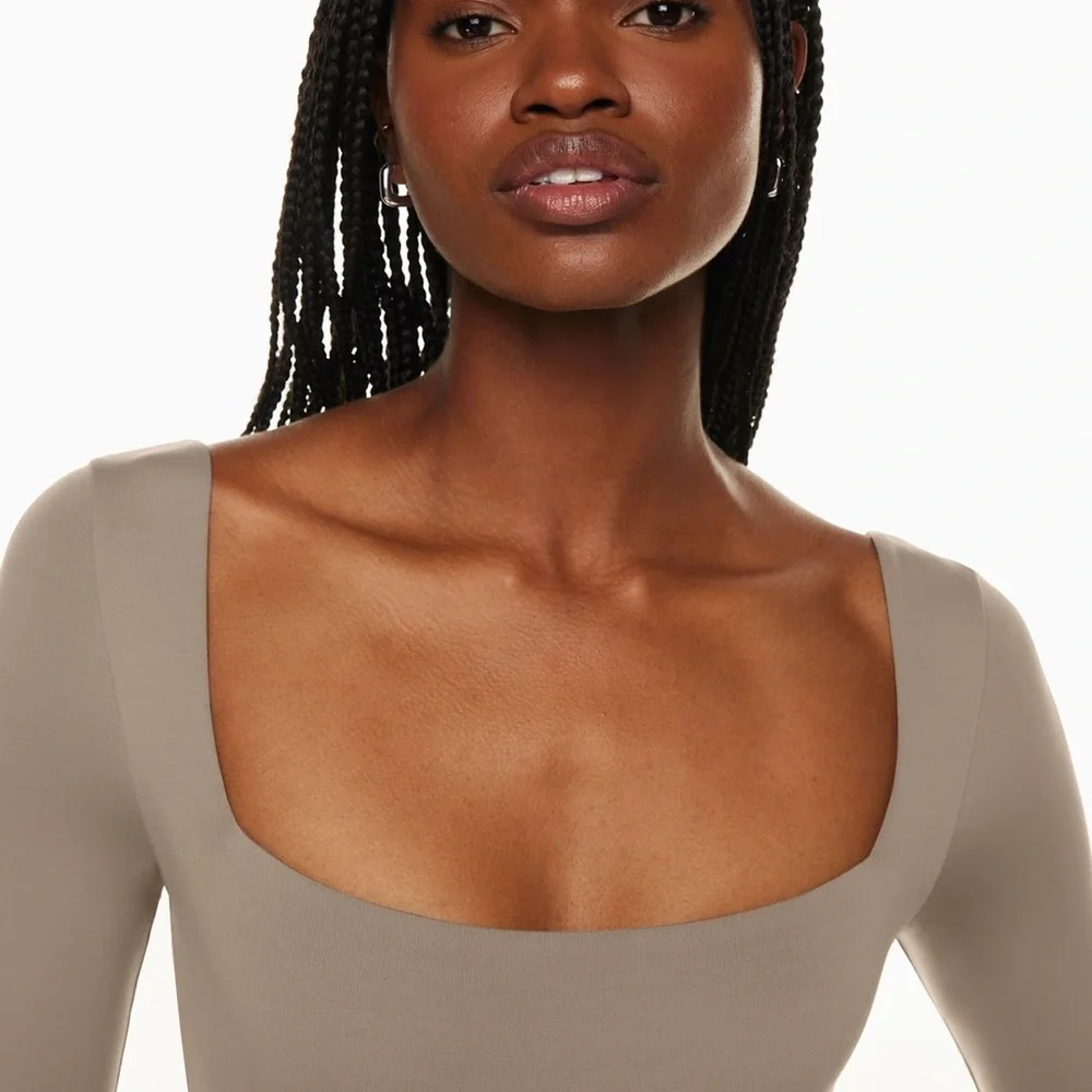Babaton Contour Squareneck Longsleeve Romper in Stone Size Small‎